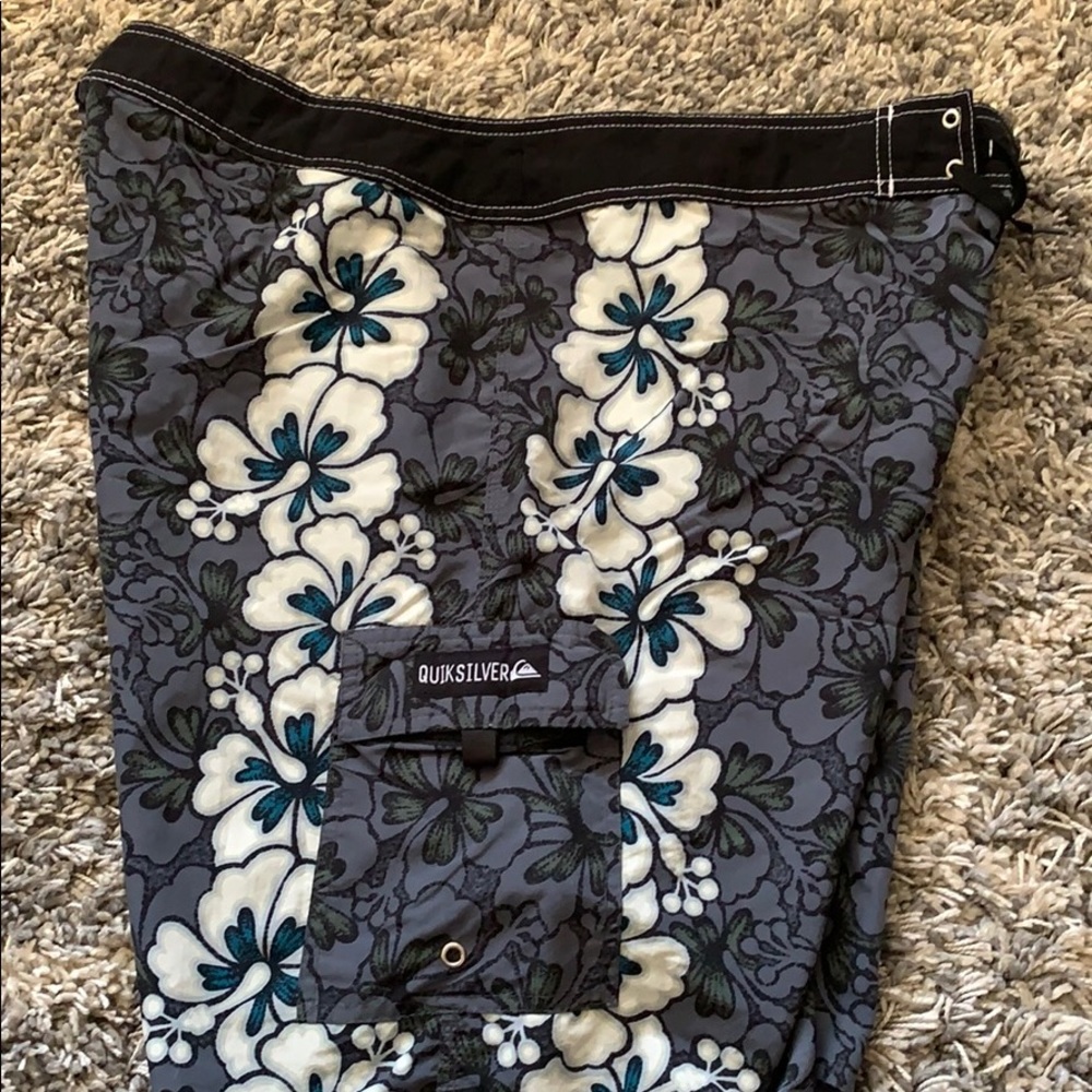 Quicksilver Hawaiian swim trunks 38 waist